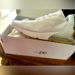 Air Max 270 Sneaker
NIKE 9.5 white